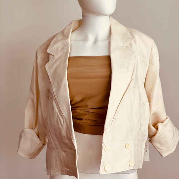 Vanilla Cropped Linen Oversized Jacket - Picture 4 of 15